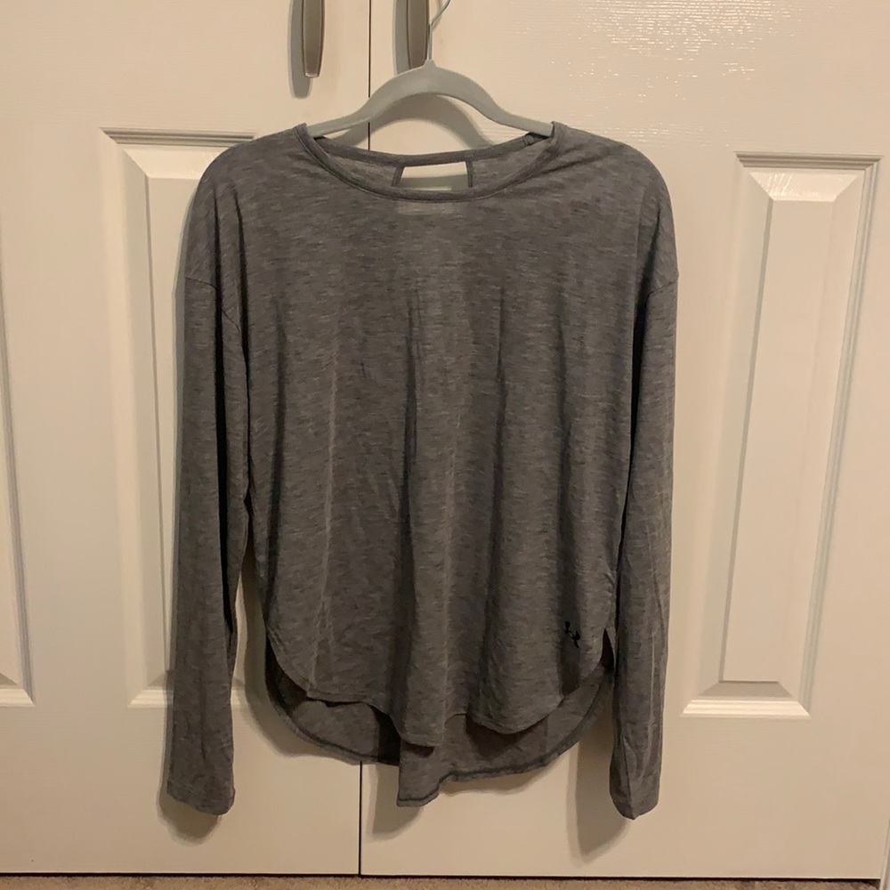 Under armor women’s grey long sleeve shirt